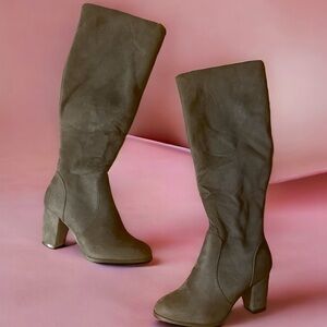 Size 7 LIKE NEW Dream Pairs Gray chunky heel knee high and up faux suede boots